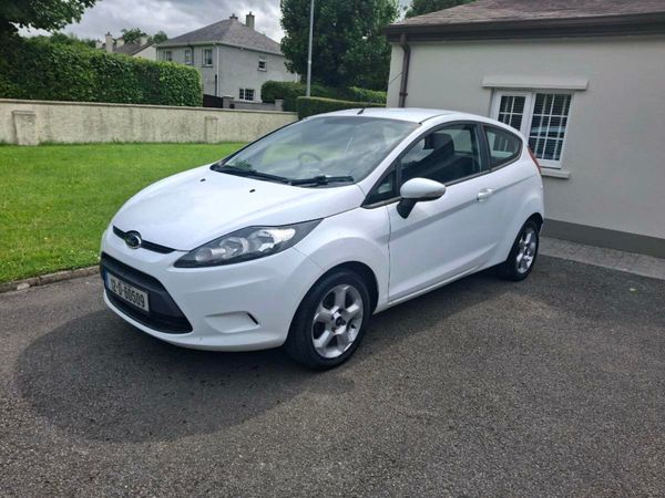 Ford Fiesta Hatchback, Petrol, 2012, White
