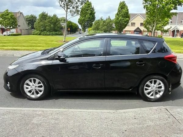 Toyota Auris Hatchback, Diesel, 2014, Black
