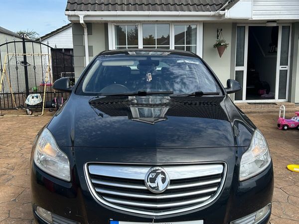 Vauxhall Insignia Hatchback, Diesel, 2011, Black