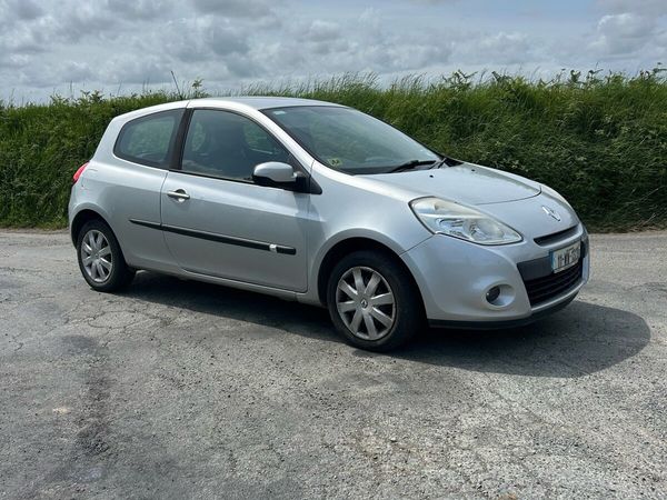 Renault Clio Hatchback, Diesel, 2011, Silver