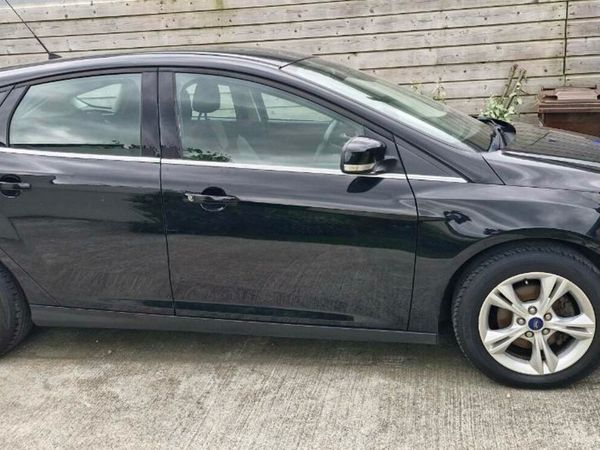 Ford Focus Hatchback, Petrol, 2013, Black
