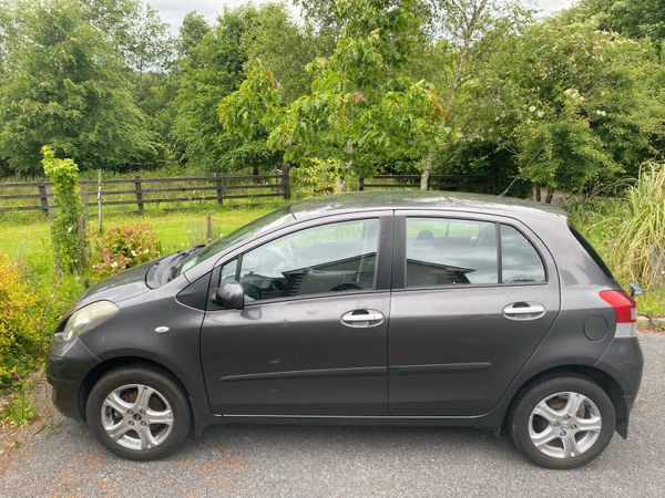 Toyota Yaris Hatchback, Petrol, 2010, Grey