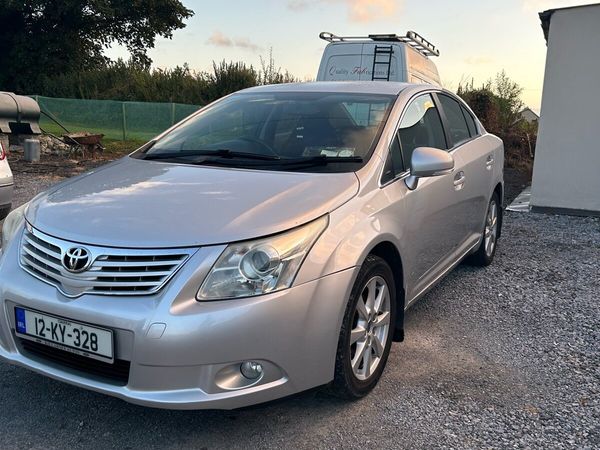 Toyota Avensis Saloon, Diesel, 2012, Silver
