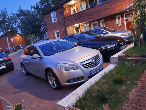 Vauxhall Insignia Hatchback, Diesel, 2010, Silver