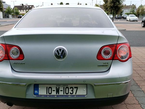 Volkswagen Passat Saloon, Diesel, 2010, Silver