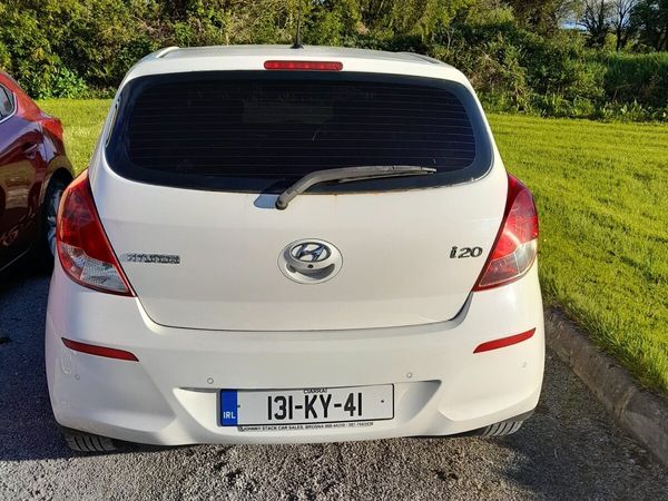 Hyundai i20 Hatchback, Petrol, 2013, White