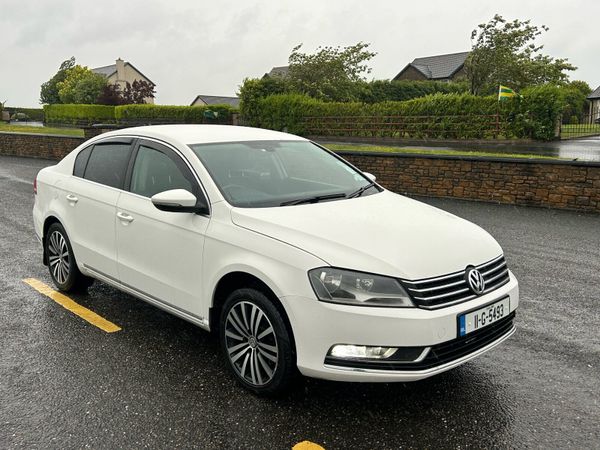 Volkswagen Passat Saloon, Diesel, 2011, White