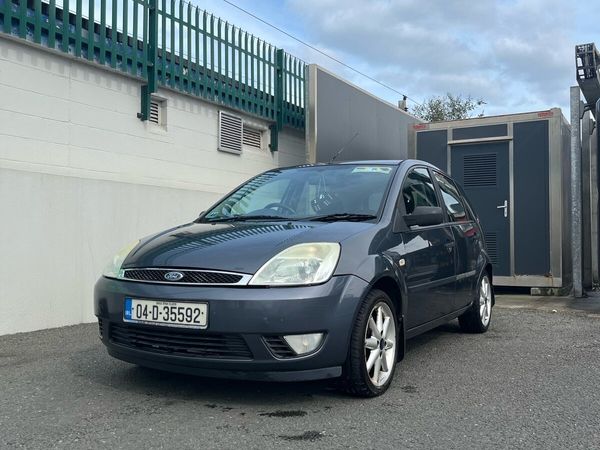 Ford Fiesta Hatchback, Petrol, 2004, Grey