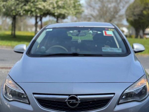 Opel Astra Hatchback, Diesel, 2010, Silver