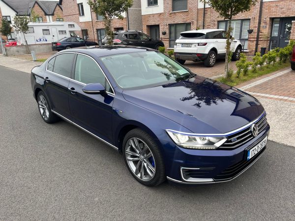 Volkswagen Passat Saloon, Petrol Hybrid, 2017, Blue