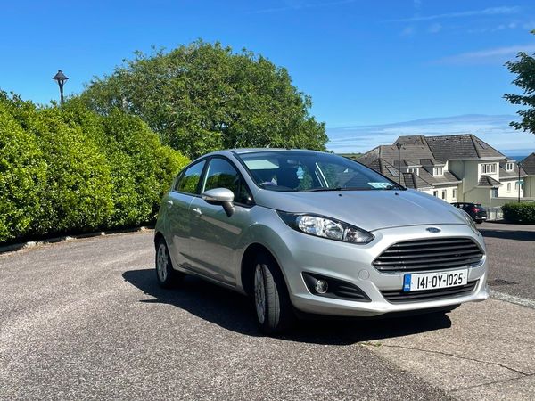 Ford Fiesta Hatchback, Petrol, 2014, White