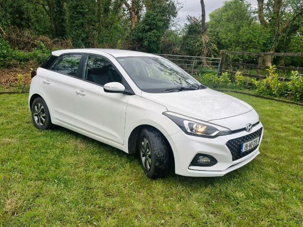 Hyundai i20 Hatchback, Petrol, 2019, White