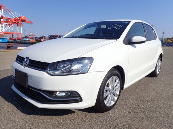 Volkswagen Polo Hatchback, Petrol, 2016, White