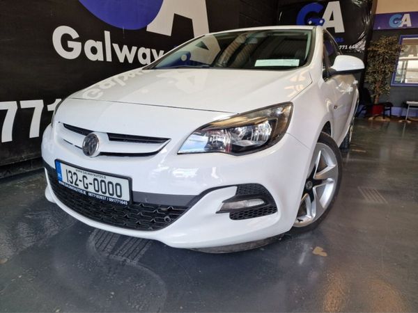 Opel Astra Hatchback, Petrol, 2013, White