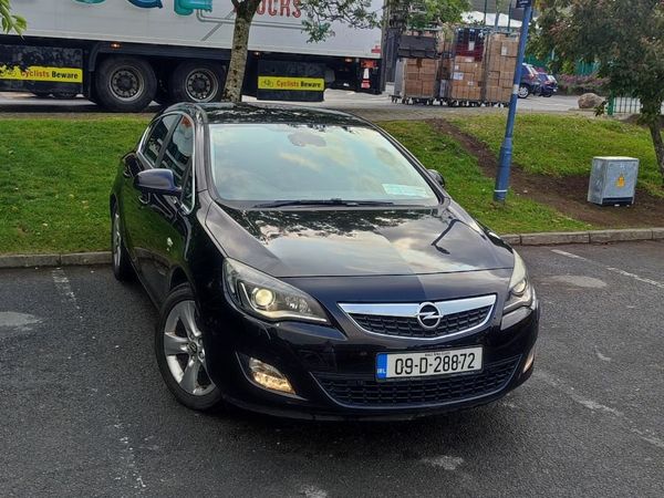 Opel Astra Hatchback, Petrol, 2009, Black