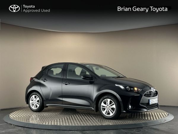 Toyota Yaris Hatchback, Petrol Hybrid, 2022, Black