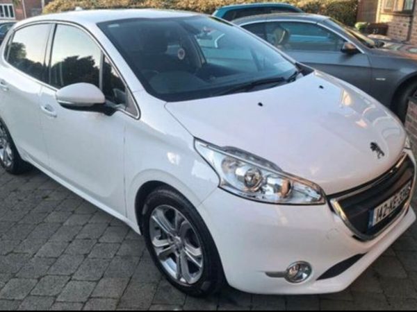Peugeot 208 Hatchback, Petrol, 2014, White