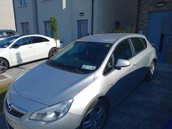 Opel Astra Hatchback, Diesel, 2011, Silver