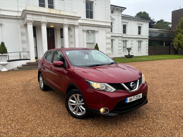 Nissan Qashqai Hatchback, Diesel, 2014, Red