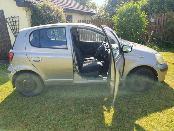 Toyota Yaris Hatchback, Petrol, 2004, Grey