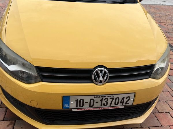 Volkswagen Polo Hatchback, Petrol, 2010, Yellow