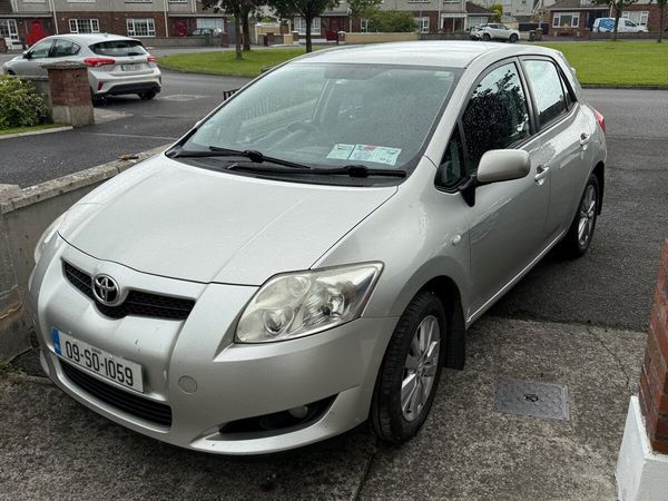 Toyota Auris Hatchback, Diesel, 2009, Silver