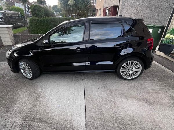 Volkswagen Polo Hatchback, Petrol, 2015, Black