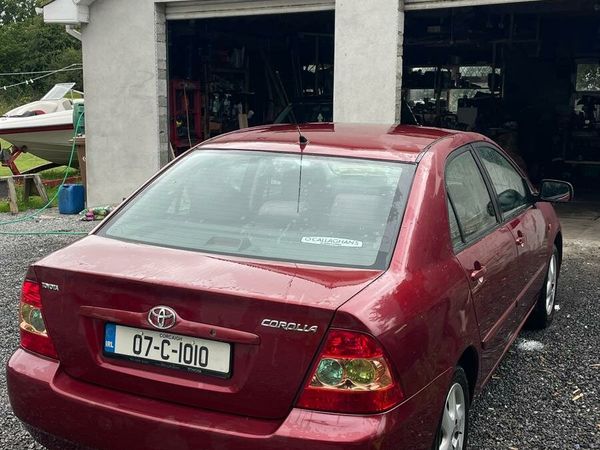 Toyota Corolla Saloon, Petrol, 2007, Red