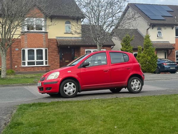 Toyota Yaris Hatchback, Petrol, 2005, Red