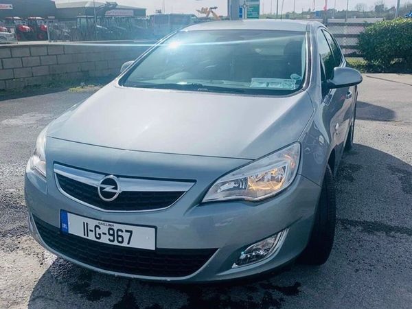 Opel Astra Hatchback, Diesel, 2011, Silver