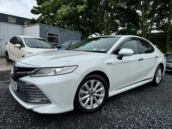 Toyota Camry Saloon, Petrol Hybrid, 2018, White