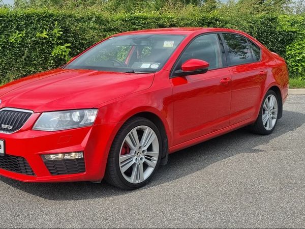 Skoda Octavia Saloon, Diesel, 2016, Red