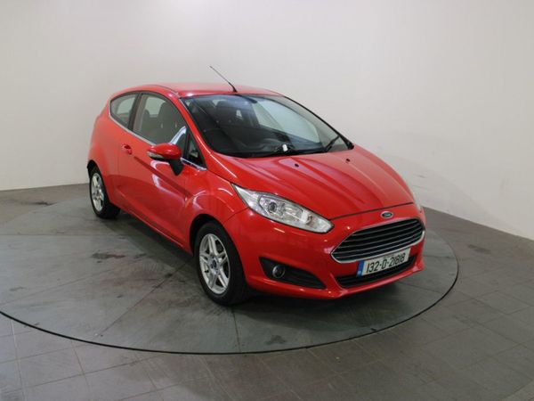 Ford Fiesta Hatchback, Petrol, 2013, Red