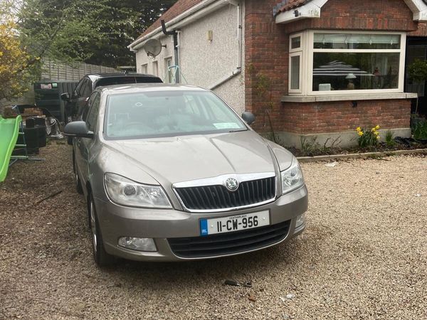 Skoda Octavia Hatchback, Petrol, 2011, Beige