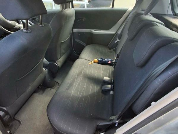 Toyota Yaris Hatchback, Petrol, 2007, Silver