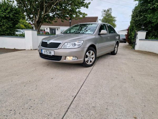 Skoda Octavia Hatchback, Diesel, 2011, Beige