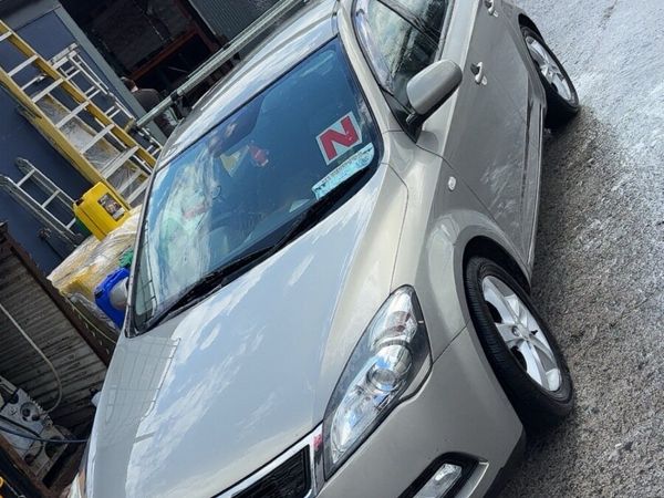 Kia Ceed Hatchback, Diesel, 2012, Silver