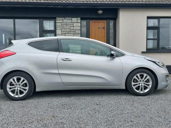 Kia Ceed Hatchback, Diesel, 2014, Silver