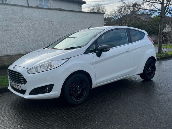 Ford Fiesta Hatchback, Petrol, 2013, White
