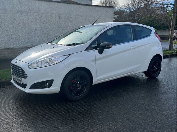 Ford Fiesta Hatchback, Petrol, 2013, White