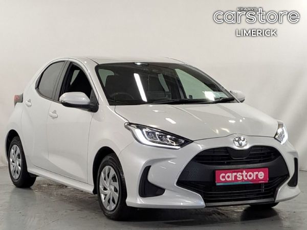 Toyota Yaris Hatchback, Petrol Hybrid, 2022, White