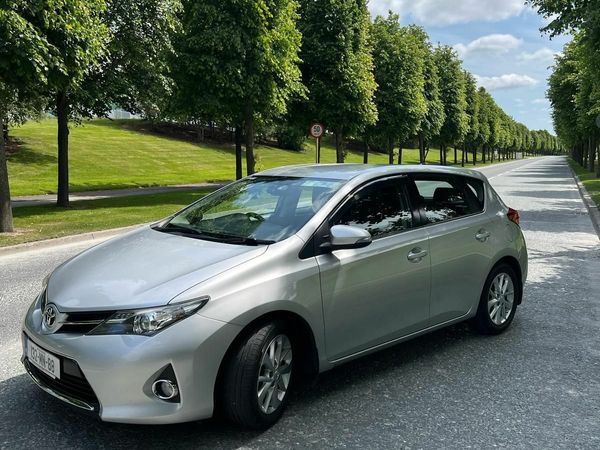 Toyota Auris Hatchback, Diesel, 2013, Silver