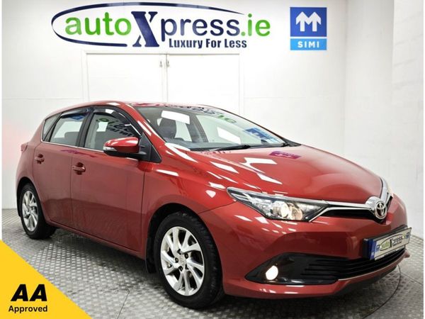 Toyota Auris Hatchback, Petrol, 2016, Red