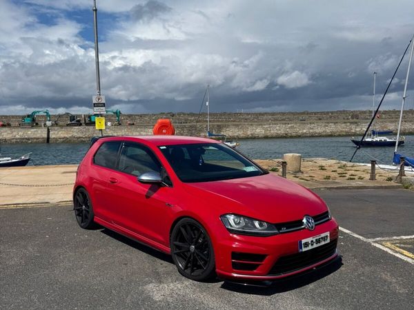 Volkswagen Golf Hatchback, Petrol, 2015, Red