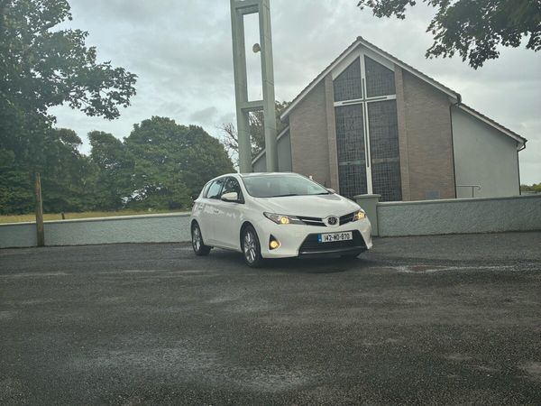 Toyota Auris Hatchback, Diesel, 2014, White