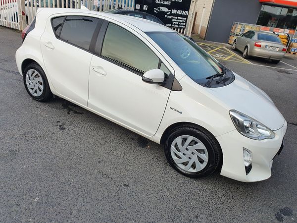Toyota Aqua Hatchback, Petrol Hybrid, 2015, White