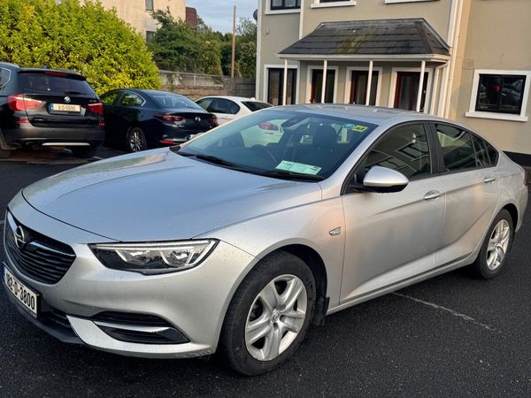 Opel Insignia Hatchback, Diesel, 2018, Grey