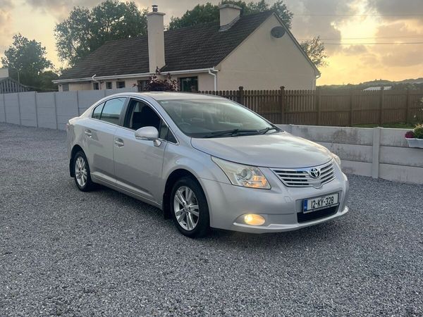 Toyota Avensis Saloon, Diesel, 2012, Silver