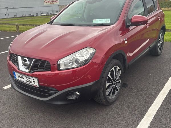 Nissan Qashqai Hatchback, Diesel, 2011, Red
