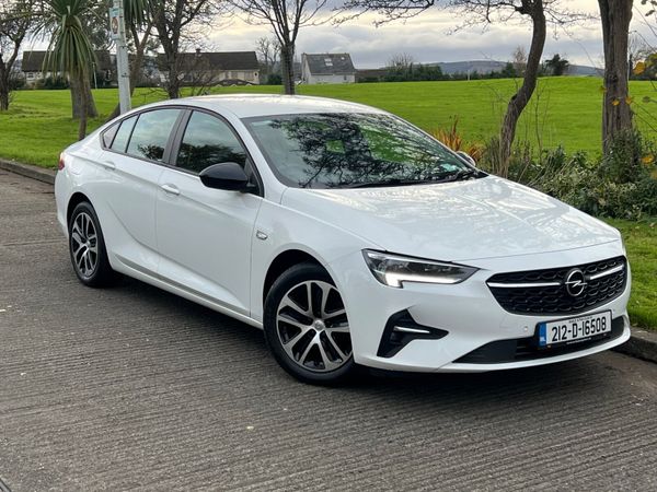Opel Insignia Hatchback, Diesel, 2021, White